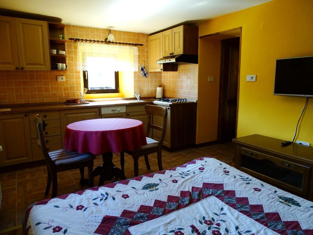Apartmaji Pr-Gujlu Sela Nad Podmelcem 5220 Tolmin Podmelec Eksteriør billede