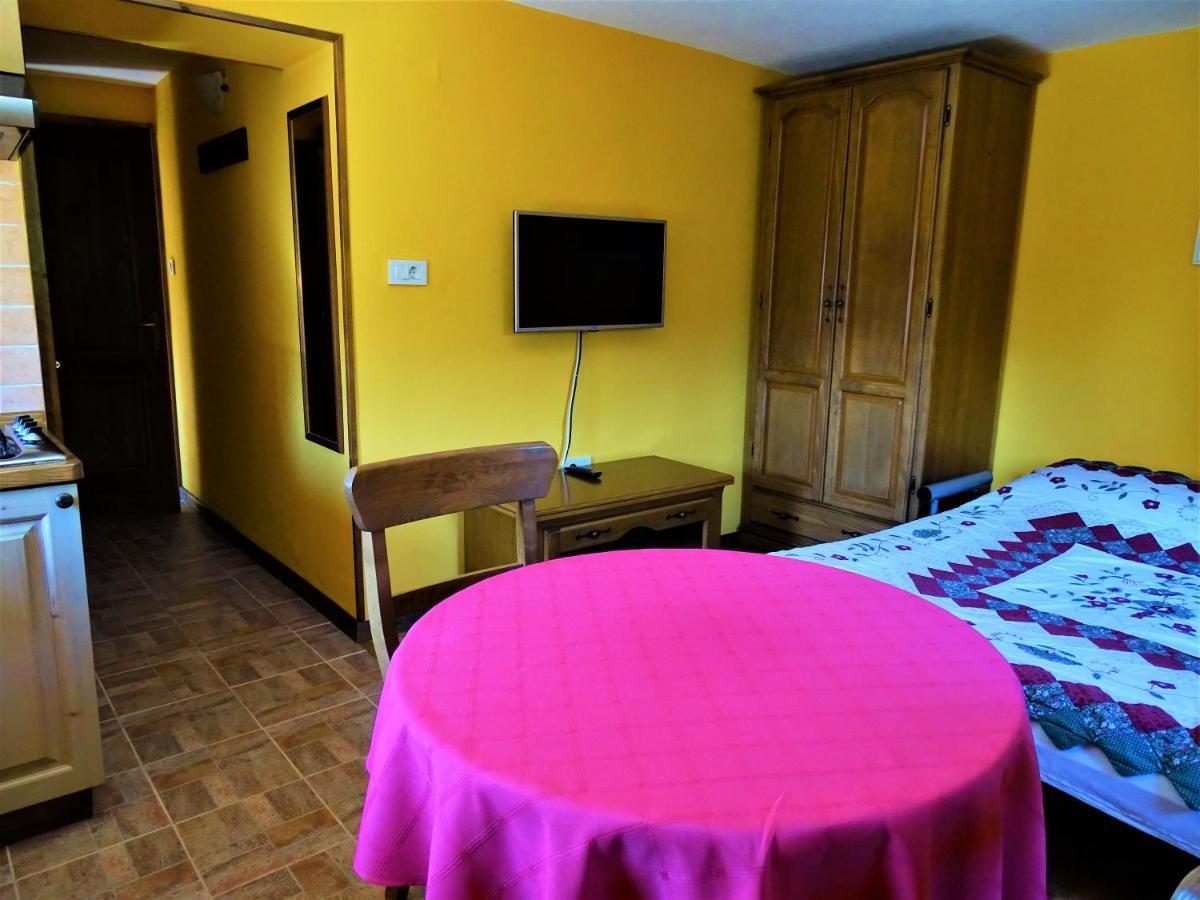 Apartmaji Pr-Gujlu Sela Nad Podmelcem 5220 Tolmin Podmelec Eksteriør billede