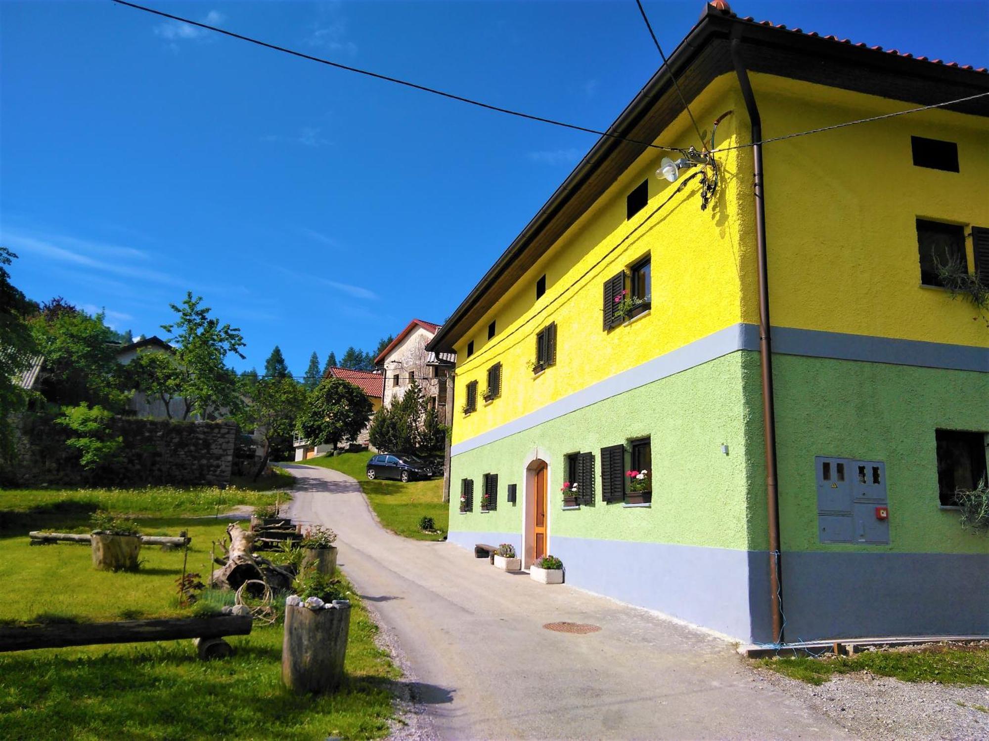 Apartmaji Pr-Gujlu Sela Nad Podmelcem 5220 Tolmin Podmelec Eksteriør billede
